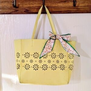 Kate Spade New York Faye Drive Hallie Tote In Lemonade 🍋
